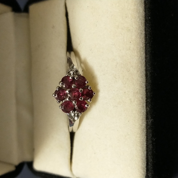 Flower inspired deep ruby red ring - Picture 11 of 14